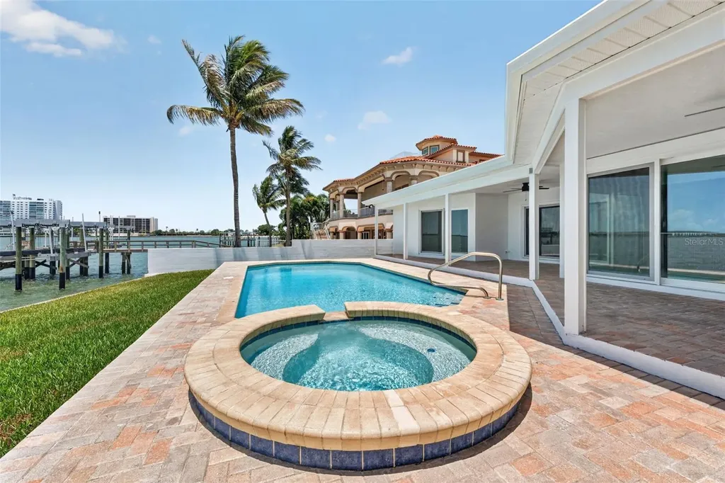 2936 68th Avenue S St Petersburg FL 33712
