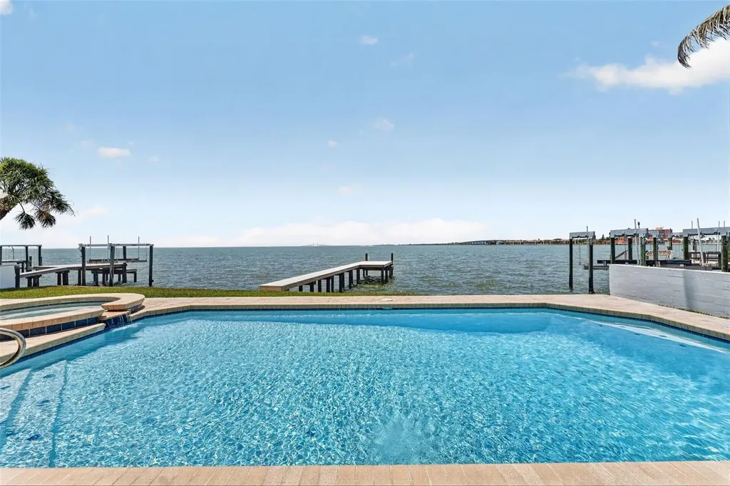 2936 68th Avenue S St Petersburg FL 33712