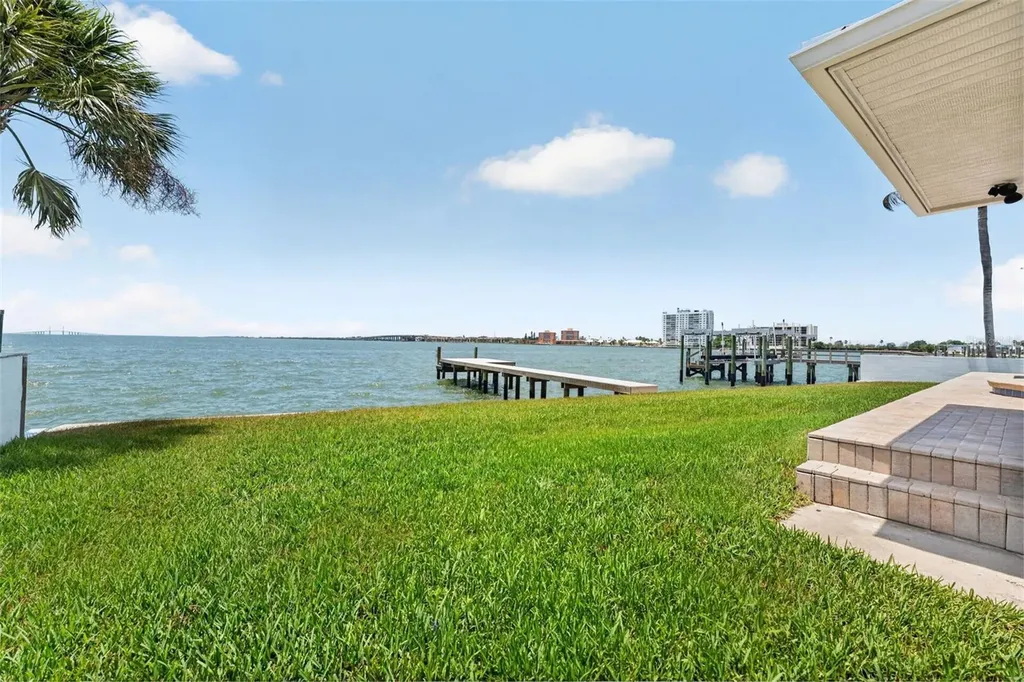 2936 68th Avenue S St Petersburg FL 33712