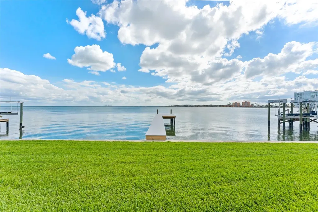 2936 68th Avenue S St Petersburg FL 33712