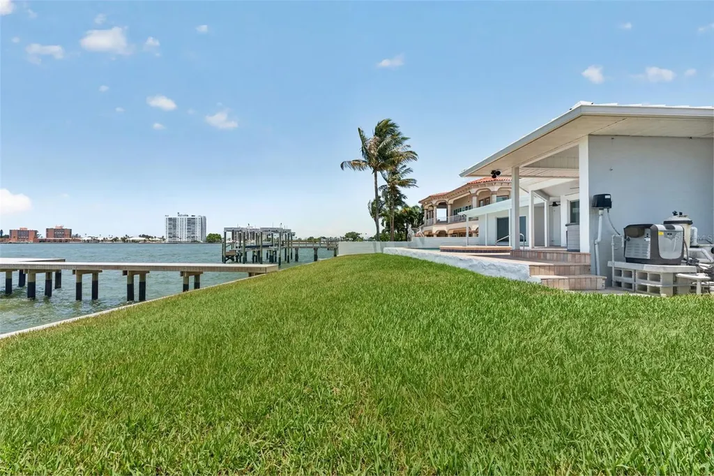 2936 68th Avenue S St Petersburg FL 33712