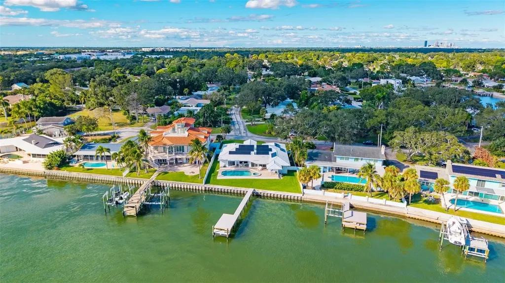 2936 68th Avenue S St Petersburg FL 33712