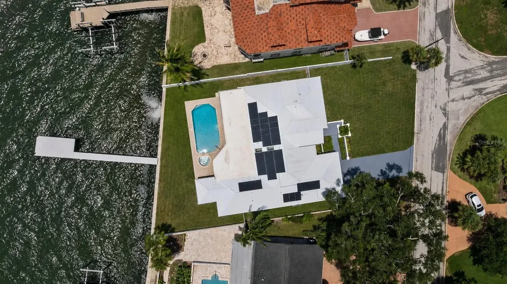 2936 68th Avenue S St Petersburg FL 33712