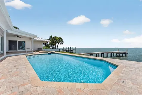 2936 68th Avenue S St Petersburg FL 33712