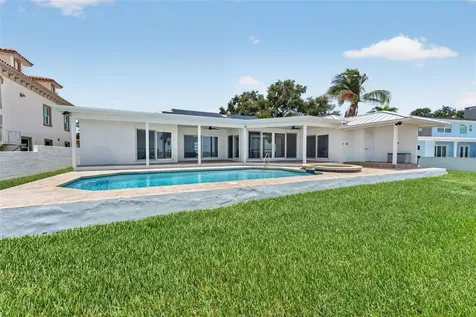 2936 68th Avenue S St Petersburg FL 33712