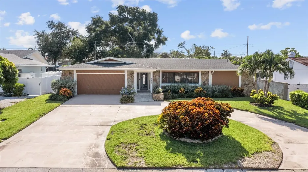 6249 Hillside Avenue Seminole FL 33772