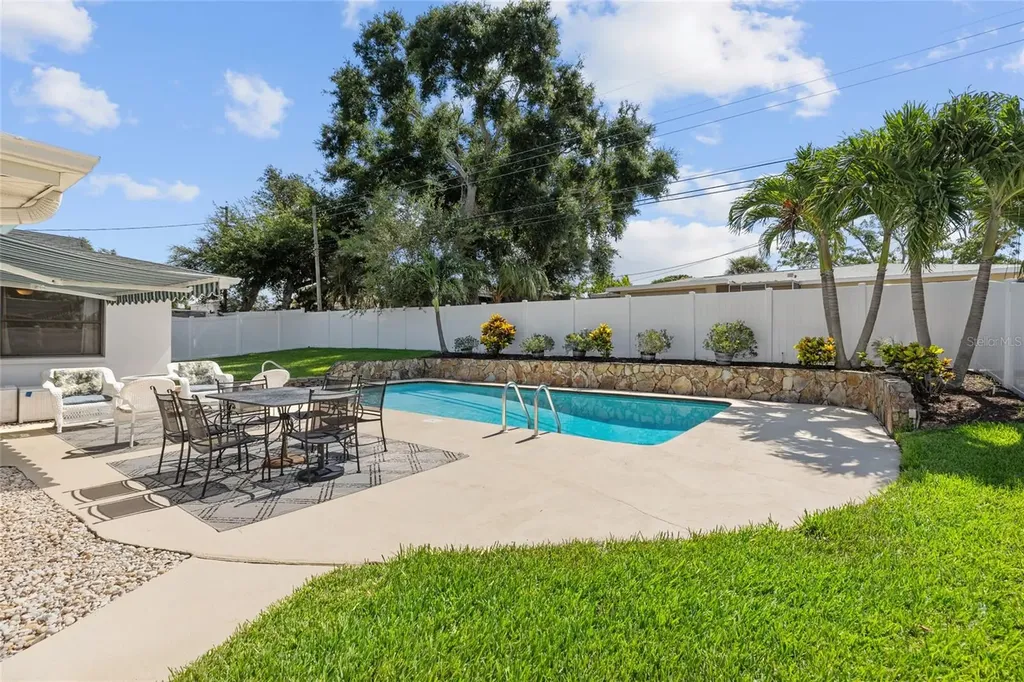 6249 Hillside Avenue Seminole FL 33772