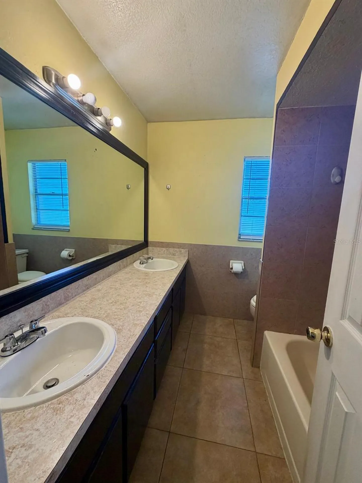2975 S Fern Creek Avenue Orlando FL 32806
