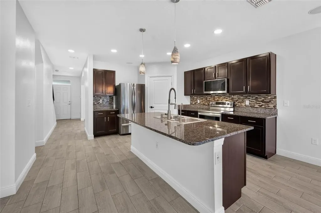 9637 Troncais Circle Thonotosassa FL 33592