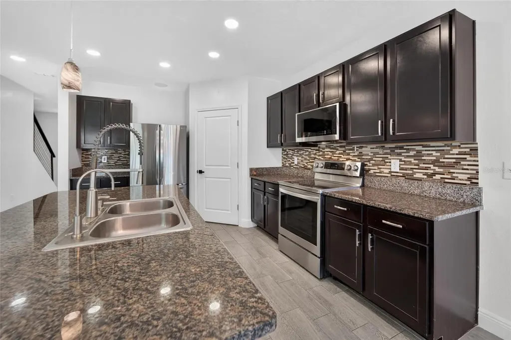 9637 Troncais Circle Thonotosassa FL 33592