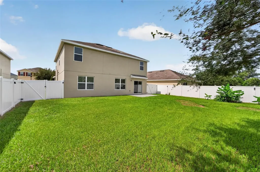 9637 Troncais Circle Thonotosassa FL 33592