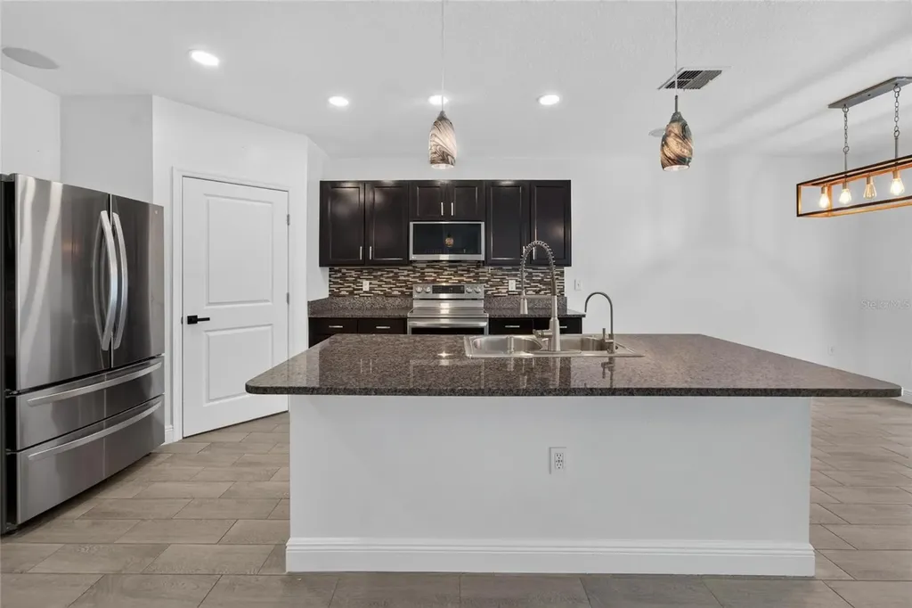 9637 Troncais Circle Thonotosassa FL 33592