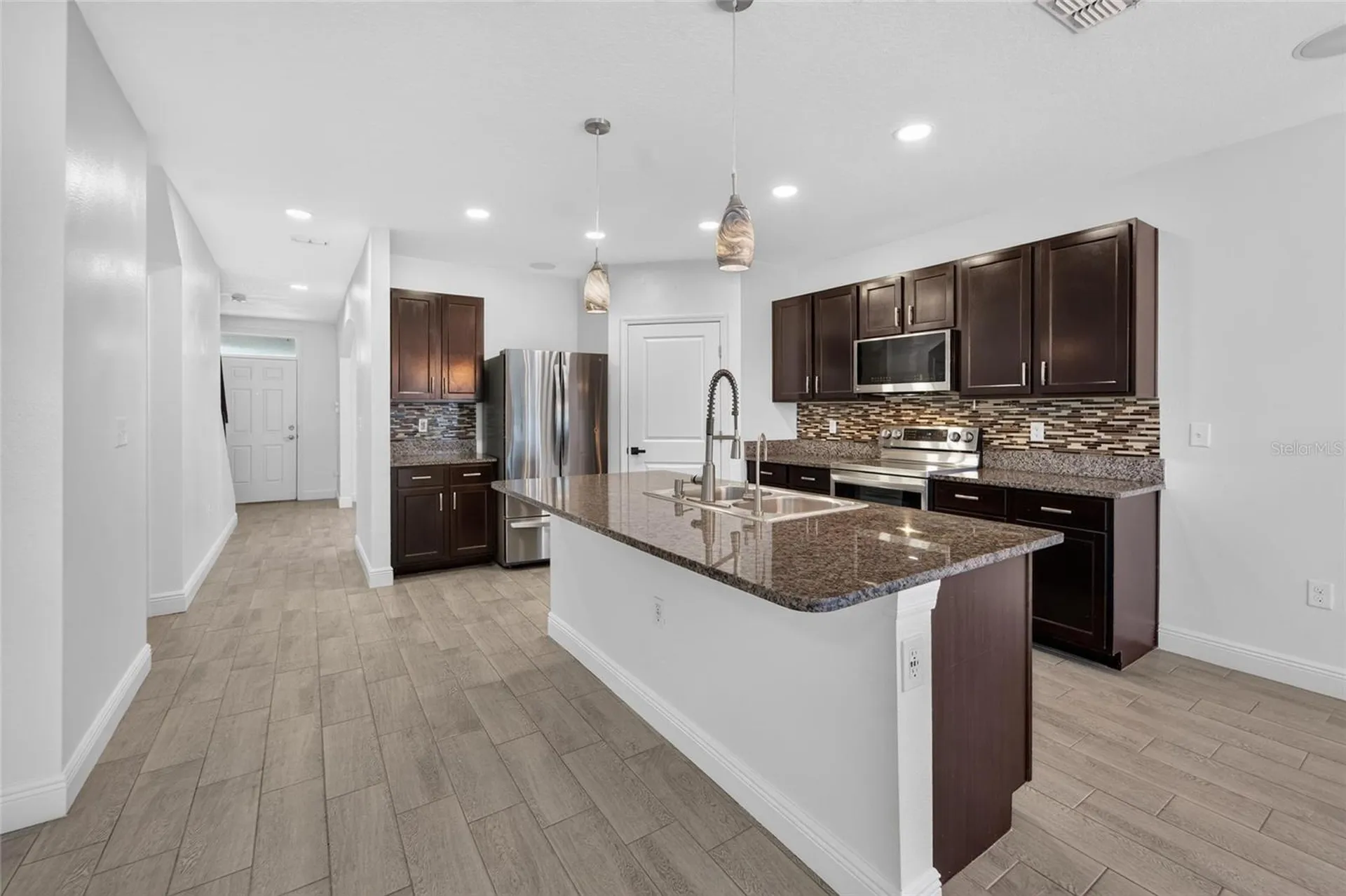 9637 Troncais Circle Thonotosassa FL 33592
