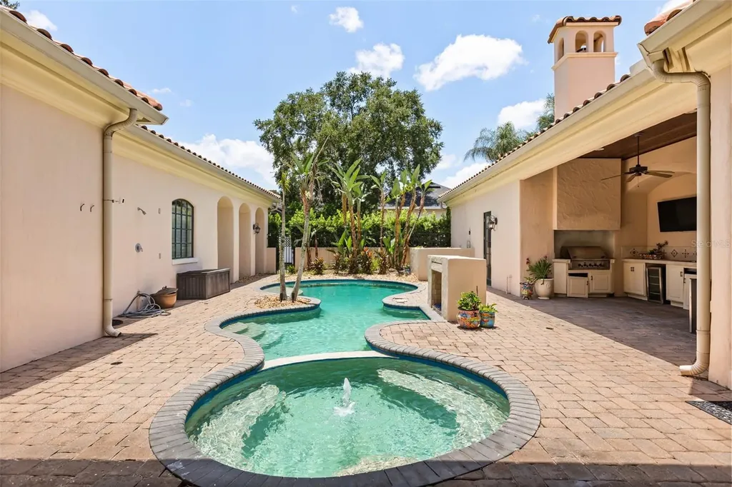 2734 Meeting Place Orlando FL 32814