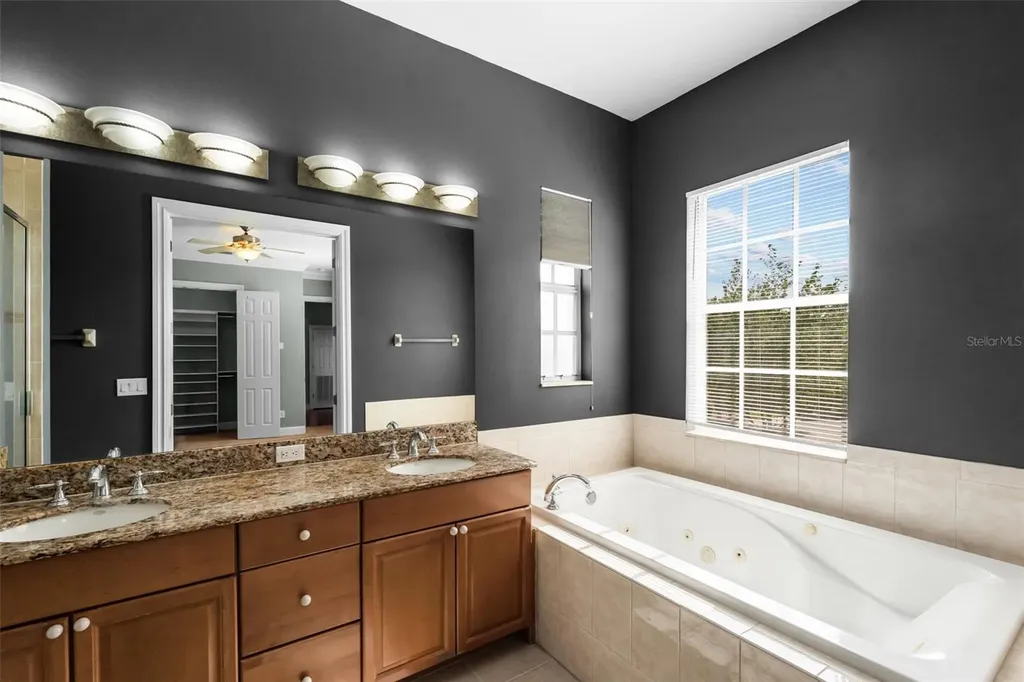 2419 Victoria Gardens Lane Tampa FL 33609
