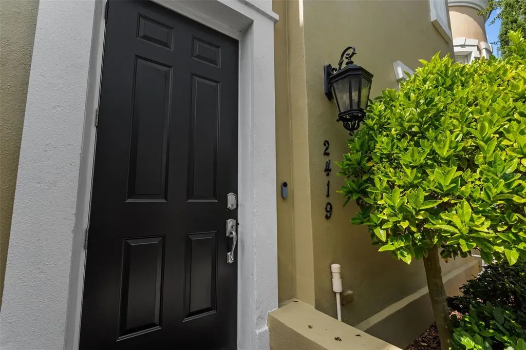 2419 Victoria Gardens Lane Tampa FL 33609