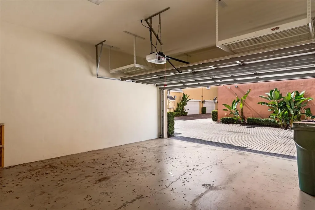 2419 Victoria Gardens Lane Tampa FL 33609