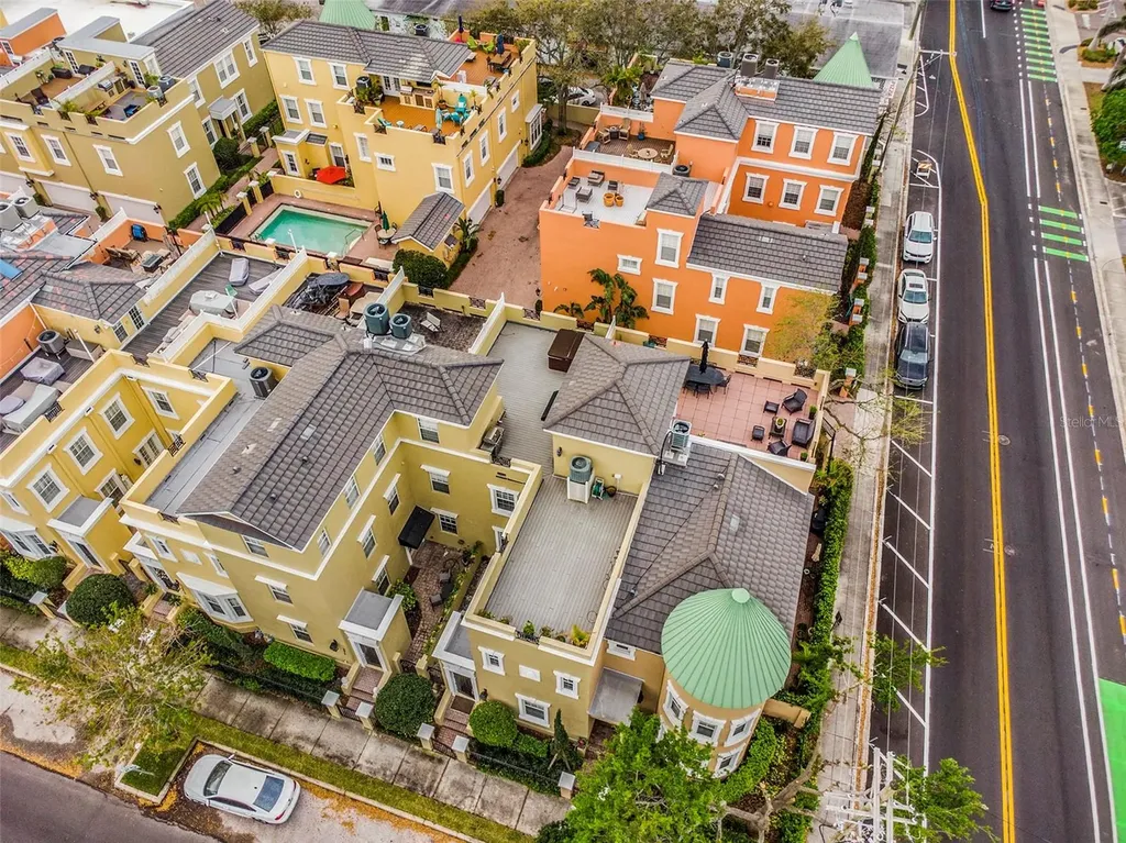 2419 Victoria Gardens Lane Tampa FL 33609