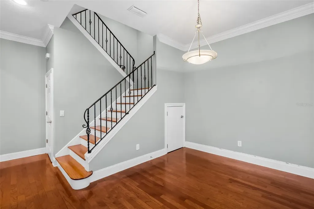 2419 Victoria Gardens Lane Tampa FL 33609
