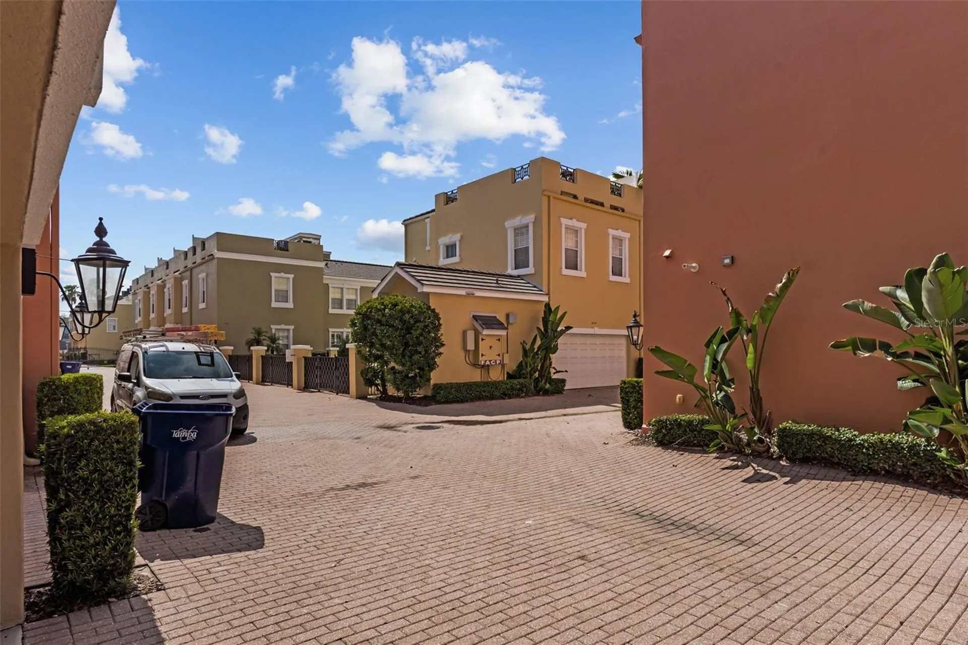 2419 Victoria Gardens Lane Tampa FL 33609