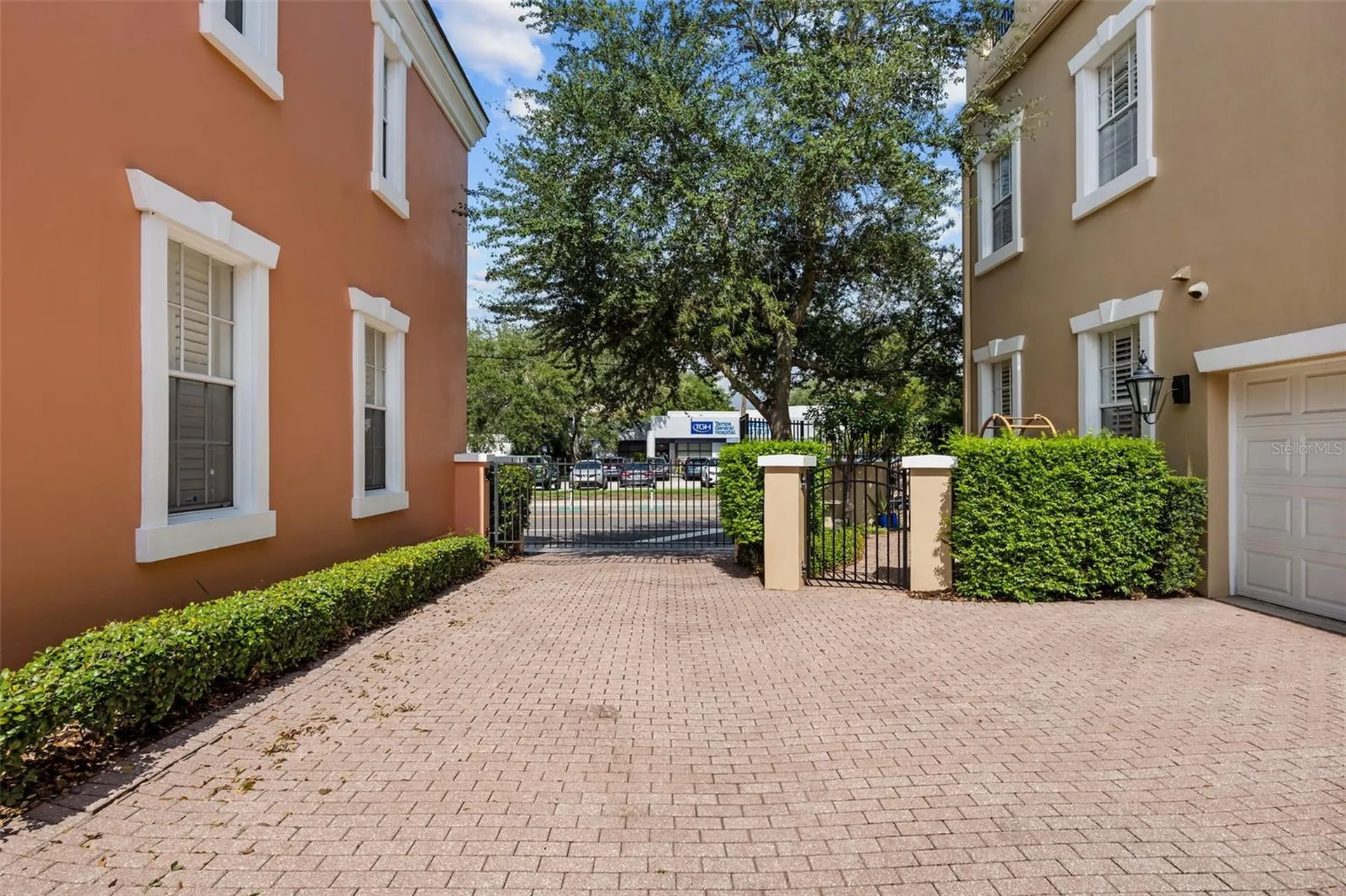 2419 Victoria Gardens Lane Tampa FL 33609