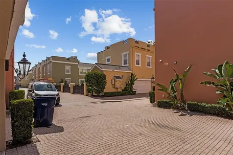 2419 Victoria Gardens Lane Tampa FL 33609