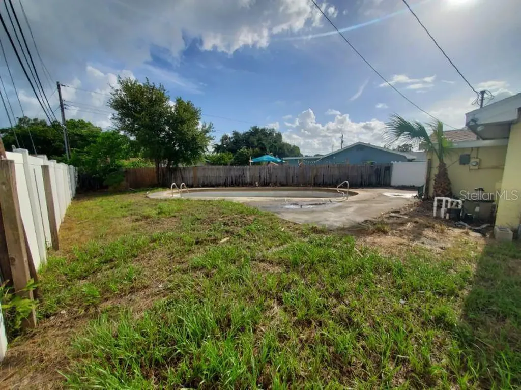 9956 136th Street Seminole FL 33776
