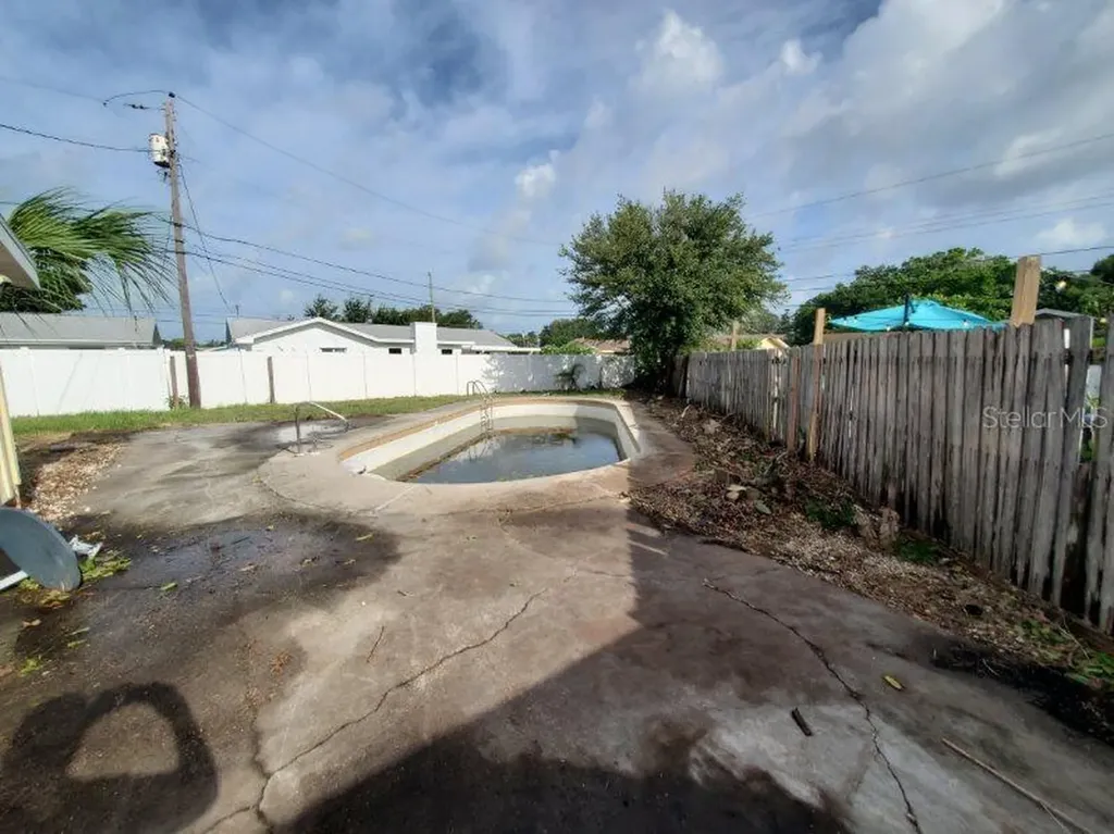 9956 136th Street Seminole FL 33776