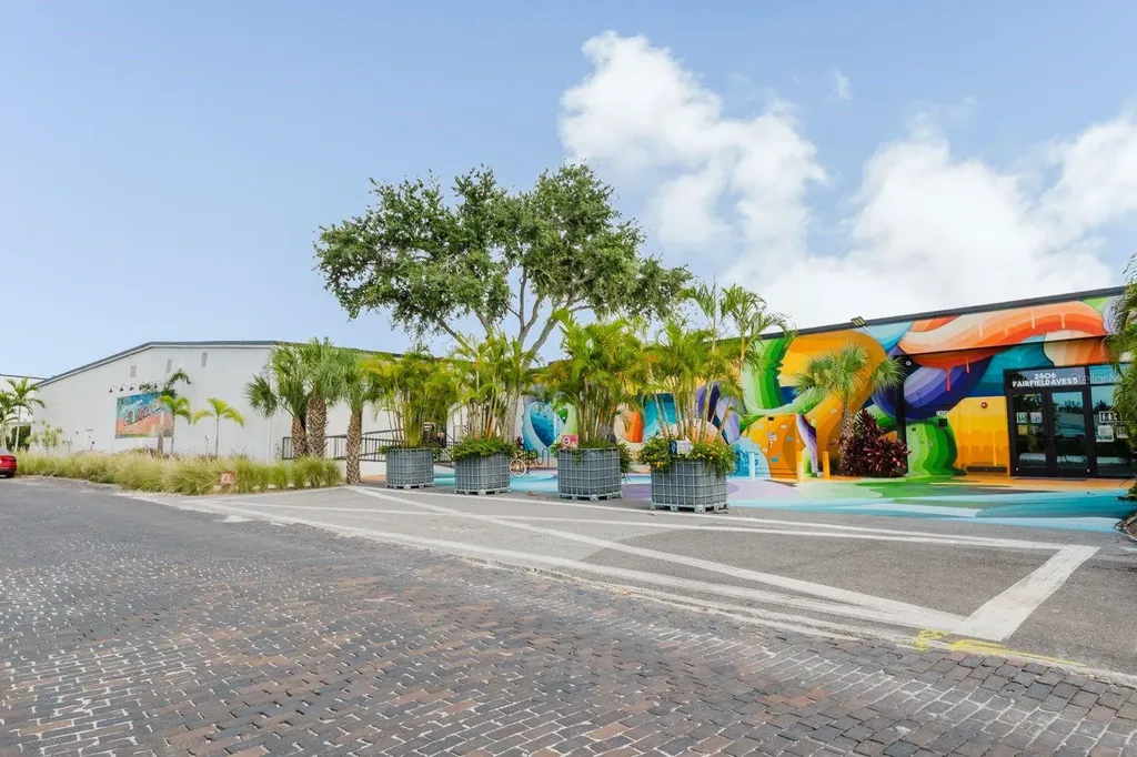 2560 5th Avenue S St Petersburg FL 33712