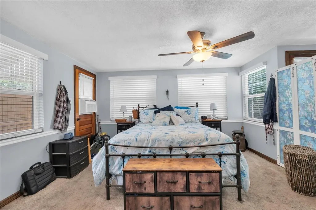 3227 48th Avenue N St Petersburg FL 33714