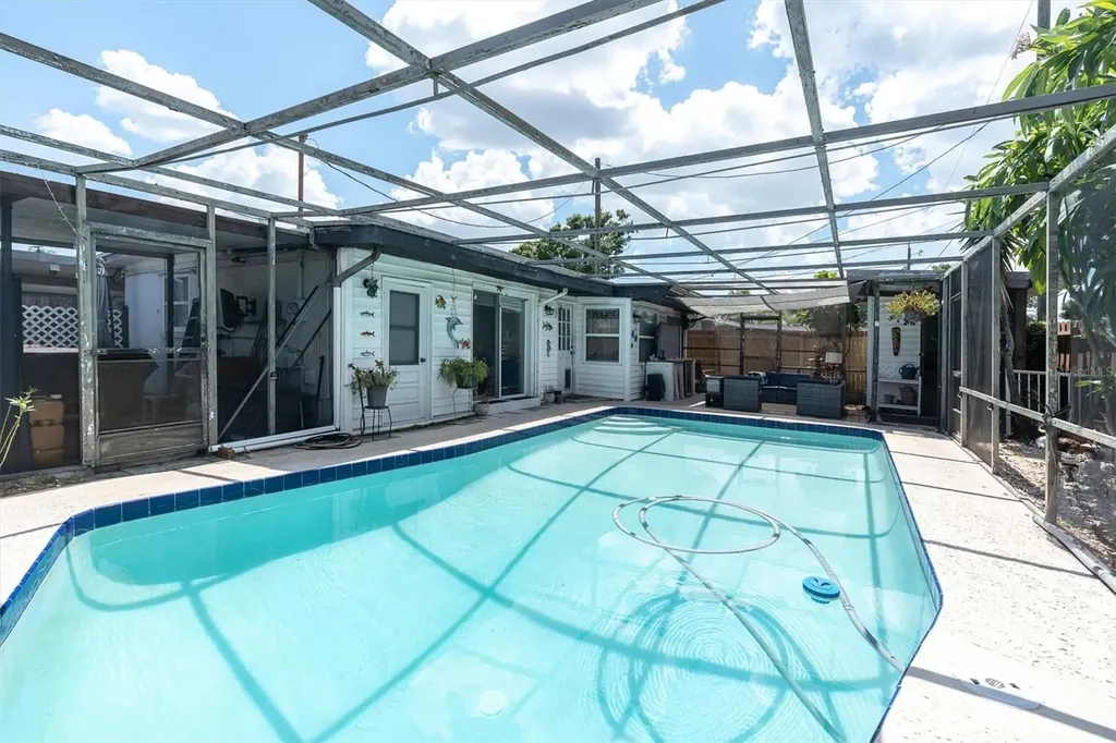 3227 48th Avenue N St Petersburg FL 33714