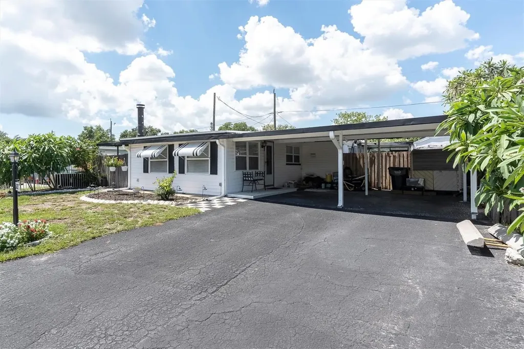 3227 48th Avenue N St Petersburg FL 33714