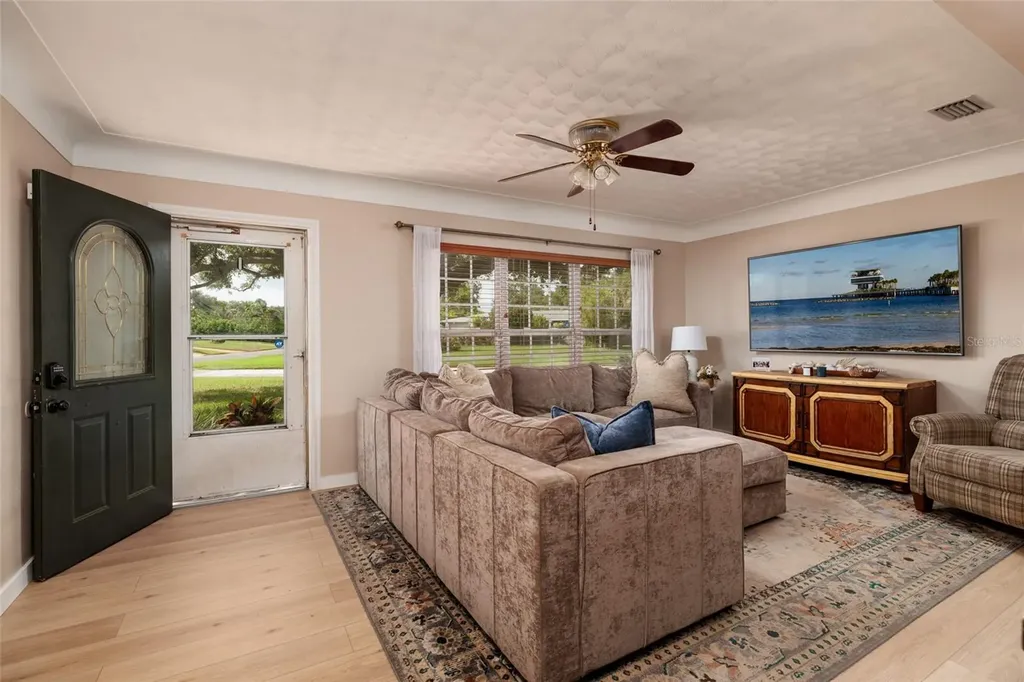 6801 29th Terrace N St Petersburg FL 33710