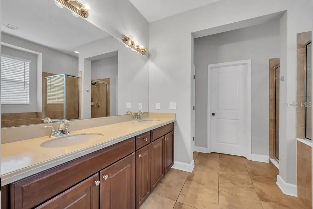 16013 Loneoak View Drive Lithia FL 33547