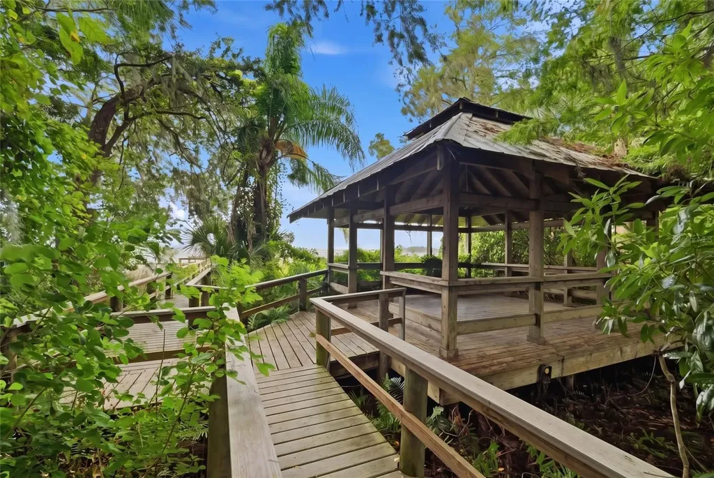 520 Austin Drive Tarpon Springs FL 34688