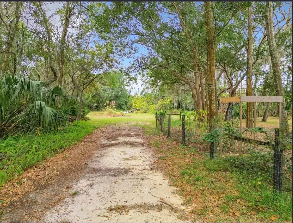8684 A D Mims Road Orlando FL 32818