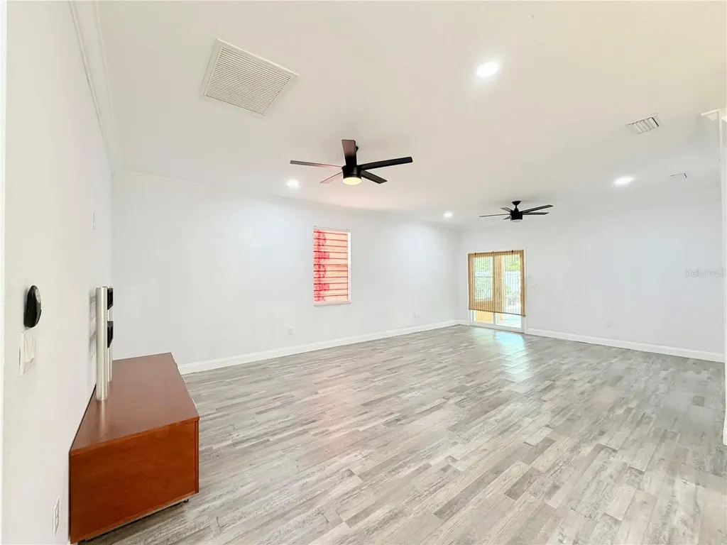 5160 70th Avenue N Pinellas Park FL 33781