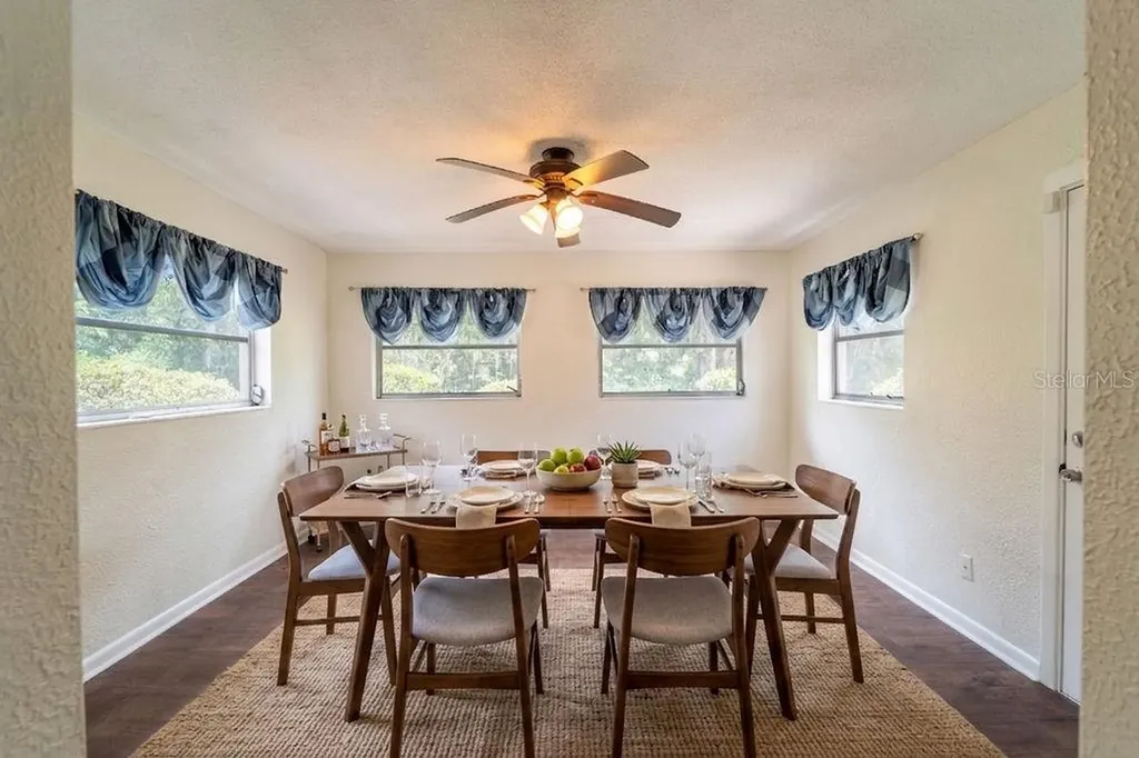 686 E Kentucky Avenue Deland FL 32724
