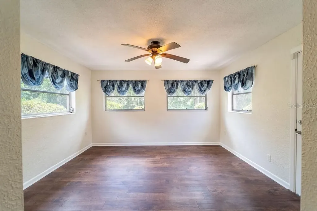 686 E Kentucky Avenue Deland FL 32724