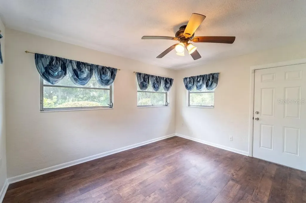 686 E Kentucky Avenue Deland FL 32724