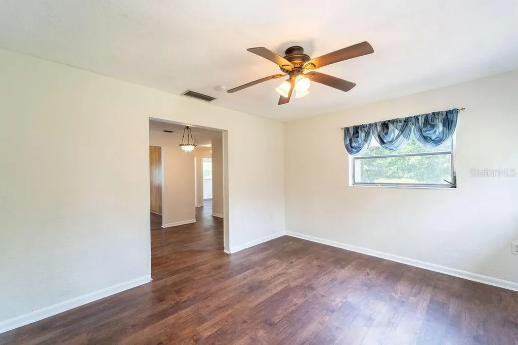 686 E Kentucky Avenue Deland FL 32724