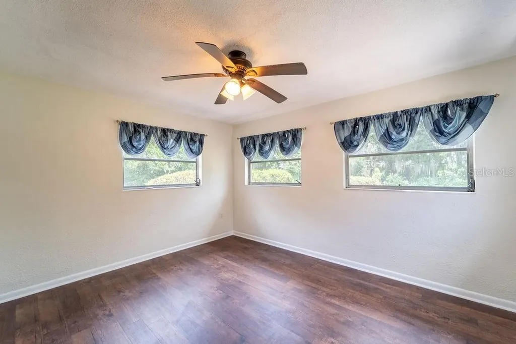 686 E Kentucky Avenue Deland FL 32724