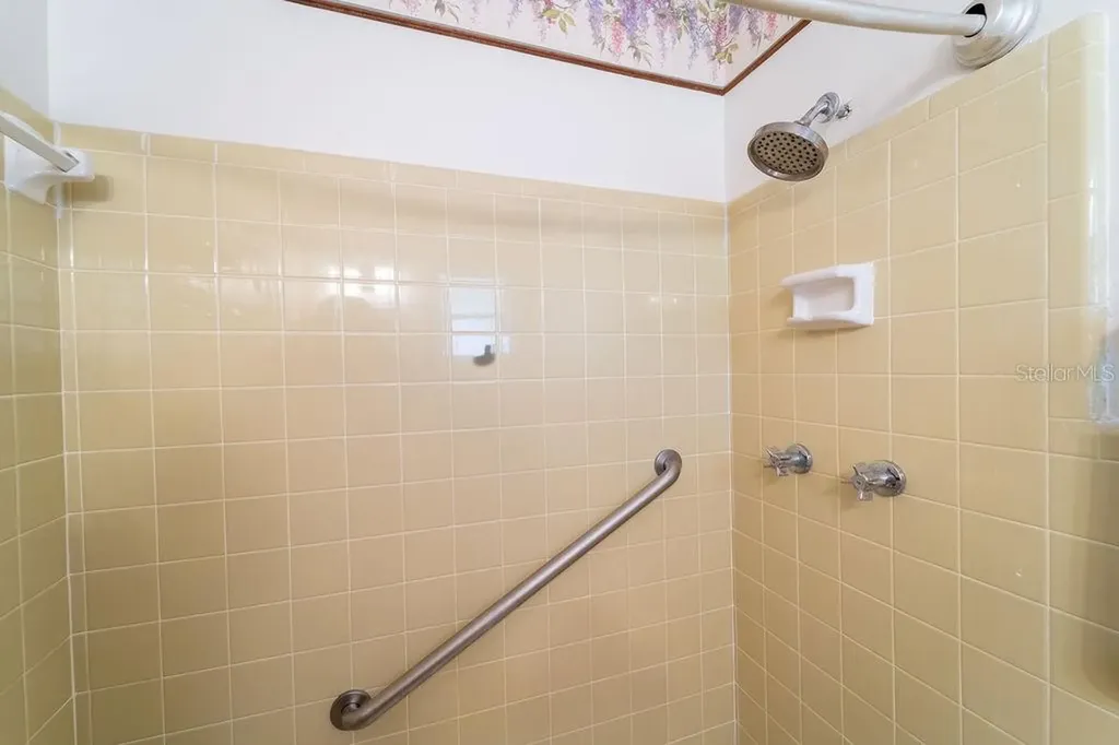 686 E Kentucky Avenue Deland FL 32724