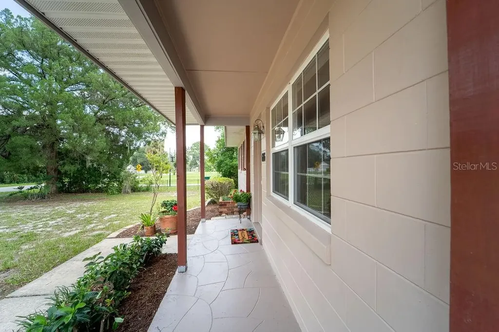 686 E Kentucky Avenue Deland FL 32724