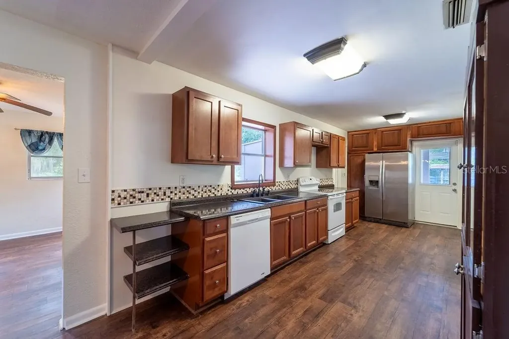 686 E Kentucky Avenue Deland FL 32724