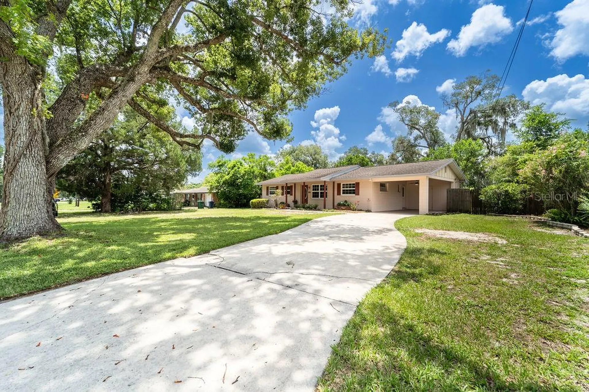 686 E Kentucky Avenue Deland FL 32724