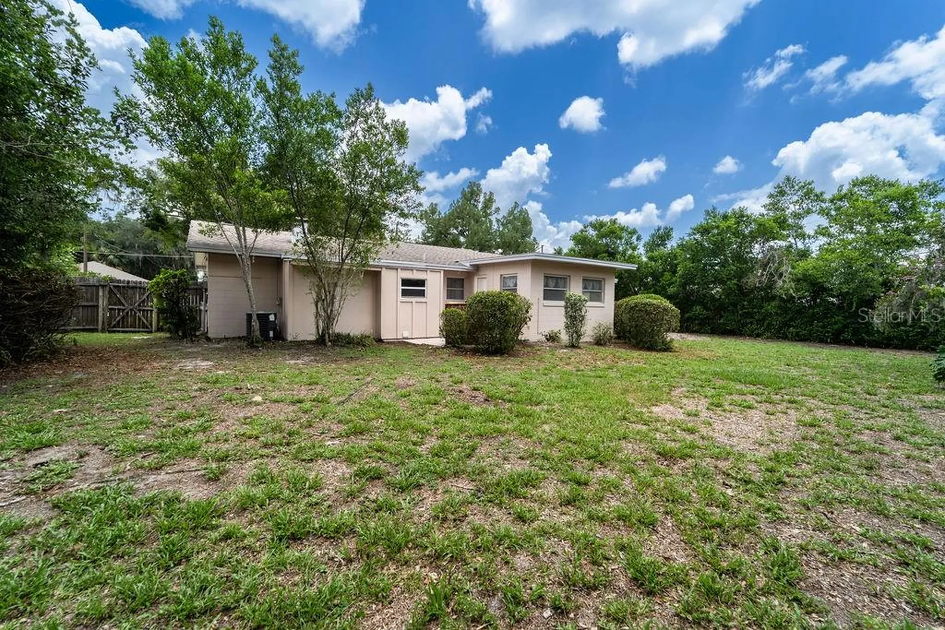 686 E Kentucky Avenue Deland FL 32724