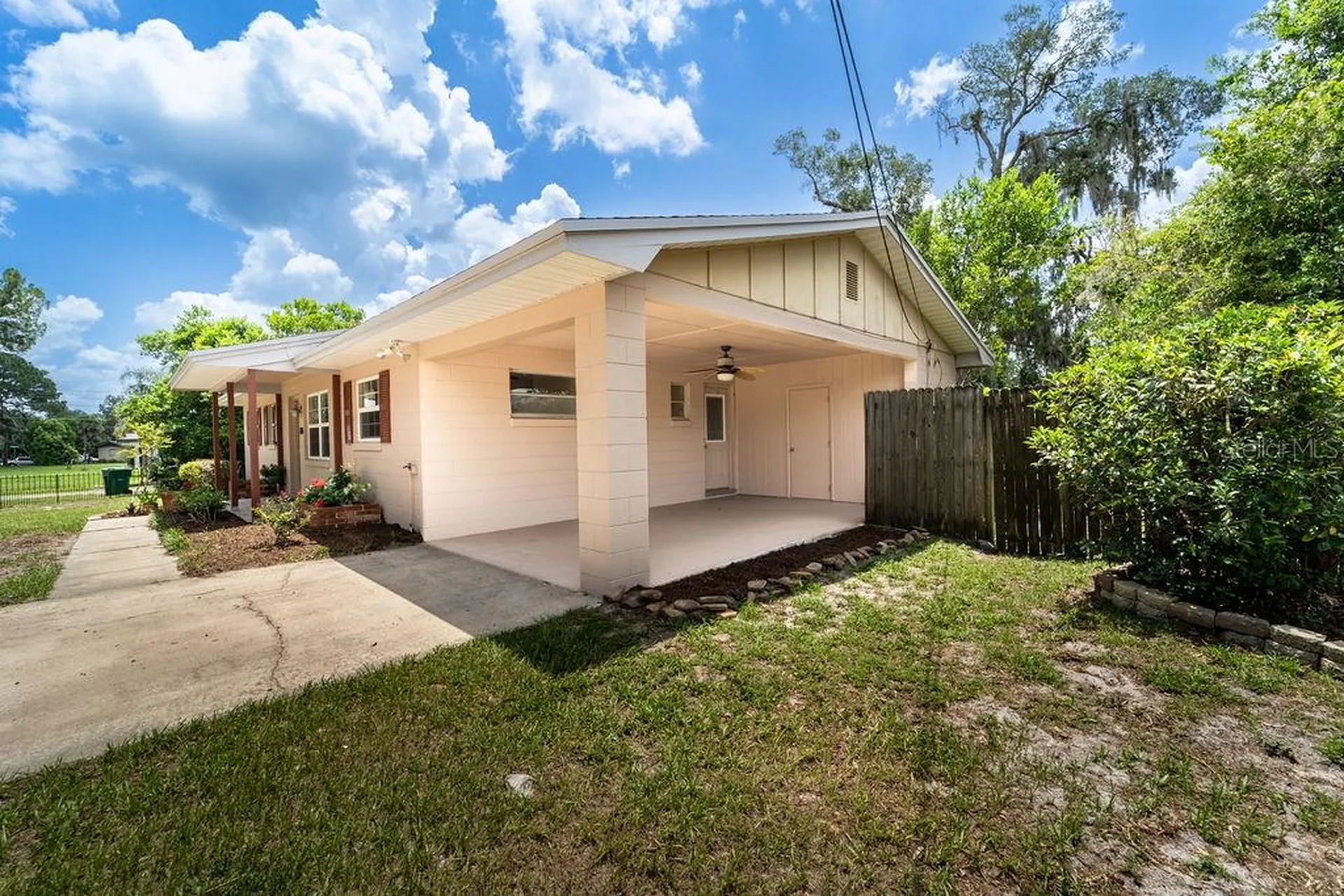 686 E Kentucky Avenue Deland FL 32724