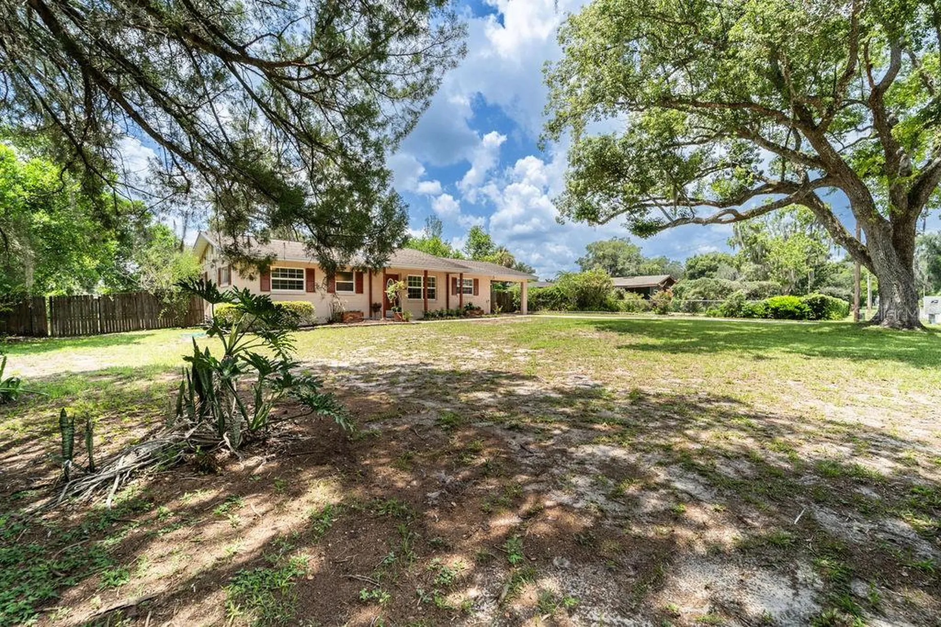 686 E Kentucky Avenue Deland FL 32724