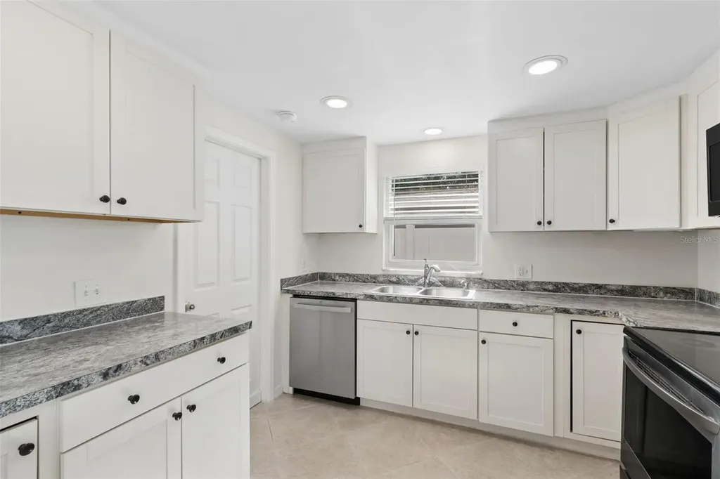 8672 78th Place Seminole FL 33777
